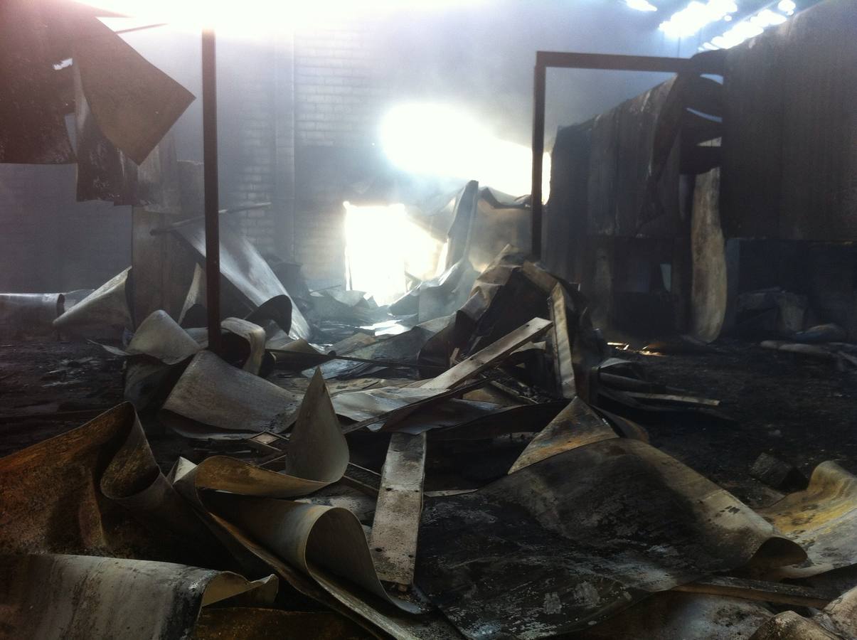 Un incendio destruye una antigua granja en La Albuera - hoy.es