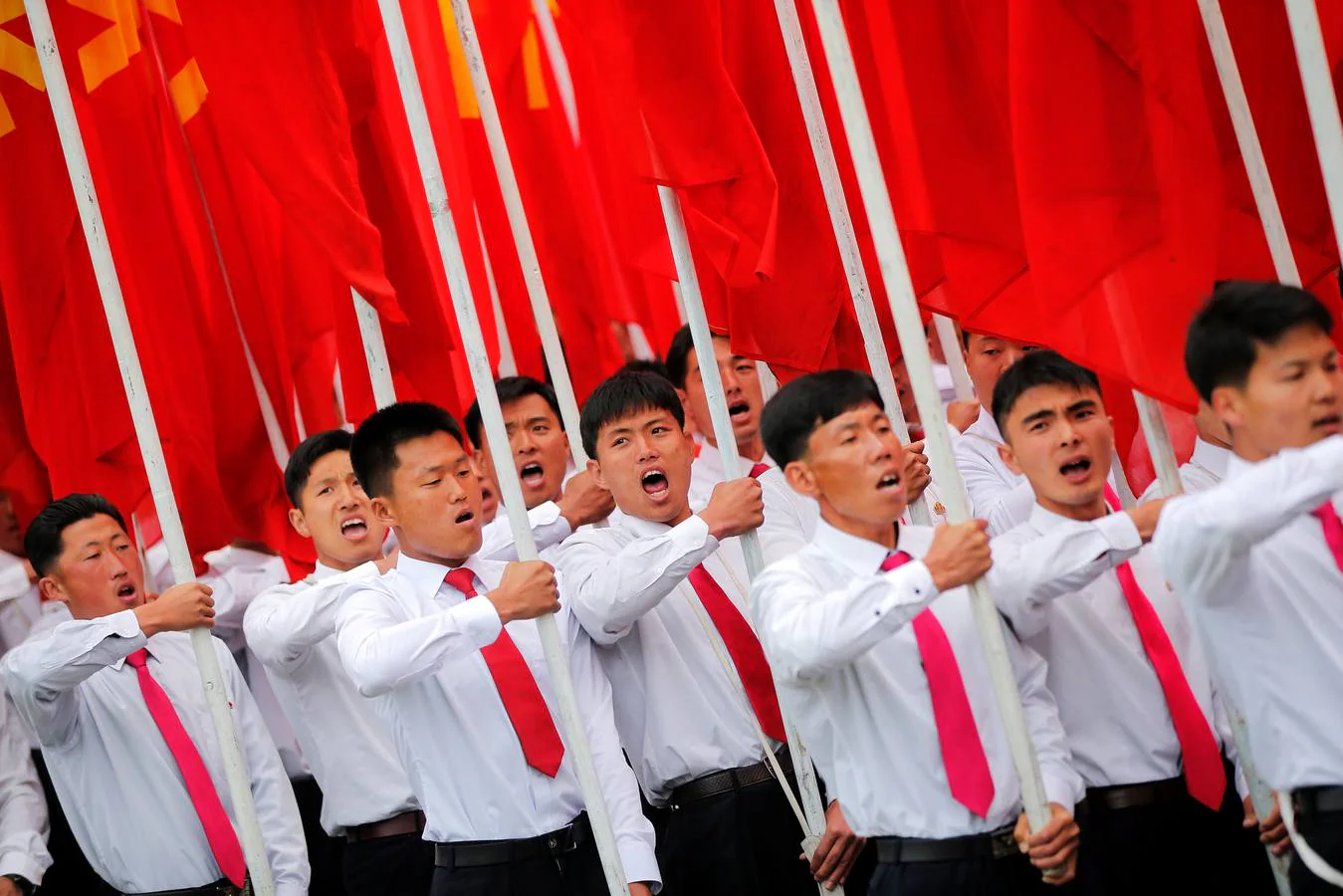 Manifestación Masiva Y El Desfile En Pyongyang - Hoy.es