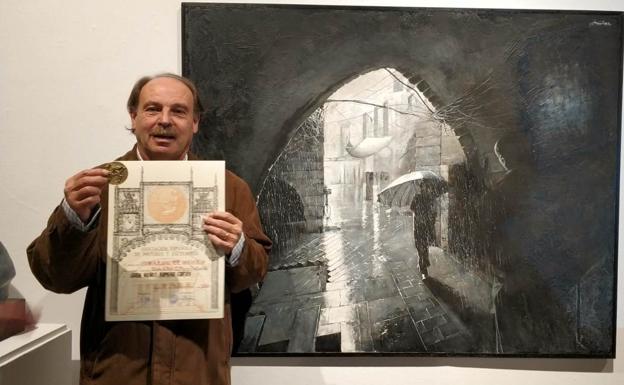 El pintor Juan Núñez, premiado en el 85 Salón de Otoño en Madrid