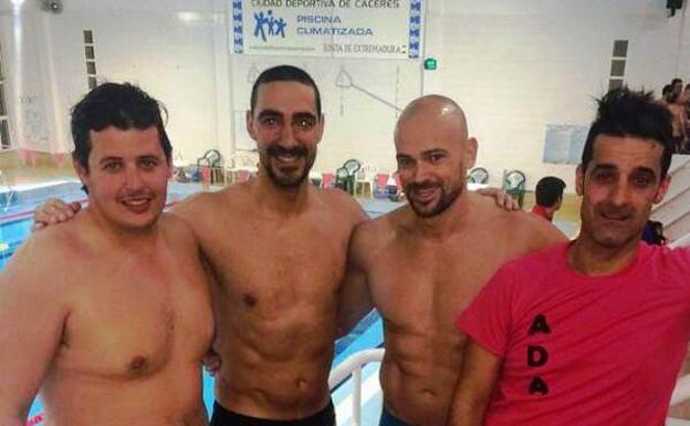 Dos nadadores moralos cruzarán el estrecho de Gibraltar en agosto