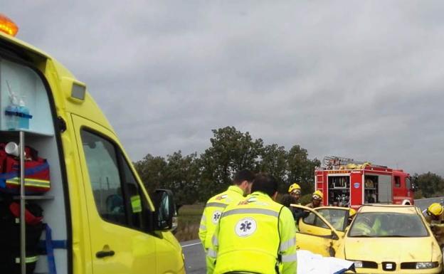 Herido el conductor de un turismo accidentado en la carretera de Jarandilla de la Vera