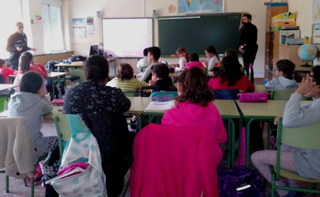 La Policía Local imparte talleres de sensibilización en los colegios contra el acoso escolar