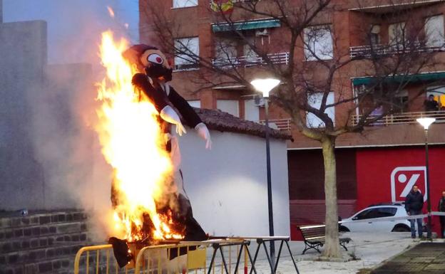 La quema del Hombre Inicuo despide las fiestas de San Andrés