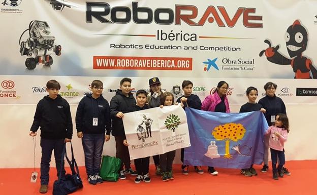 Un segundo puesto para los jóvenes robóticos de ArcaDroidEx en la RoboRave Ibérica