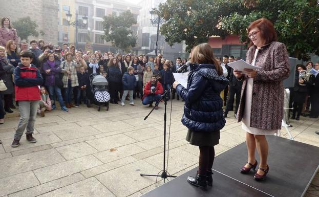 Los escolares, protagonistas del acto municipal por el 40 aniversario de la Constitución