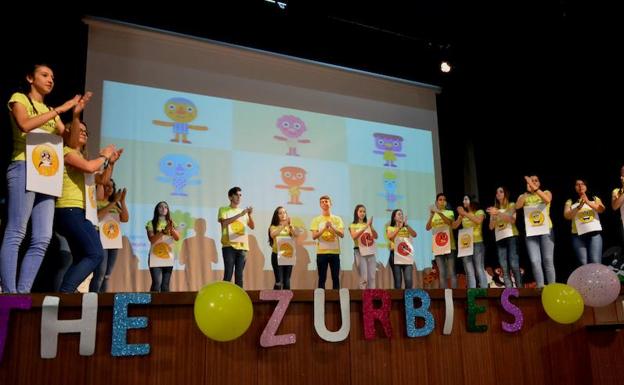 Estudiantes del instituto Zurbarán presentarán el jueves su nuevo musical, 'The Zurbies at Christmas'