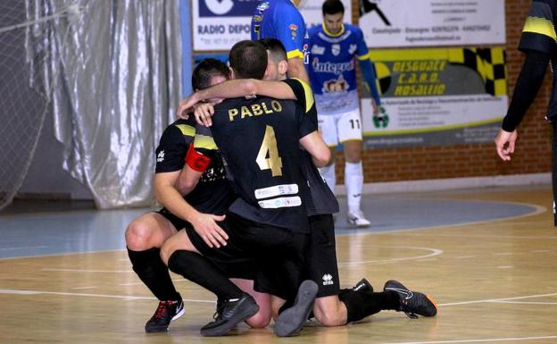 El derbi de la primera vuelta se lo lleva el Cáceres en Navalmoral, 2-5