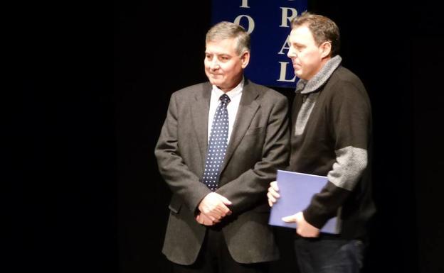 Un escritor riojano, Ernesto Tubía Landeras, gana el XX Certamen de Relatos Breves de Navidad