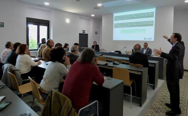 El Ayuntamiento trasladará a Fomento las preocupaciones de la población sobre el paso del AVE