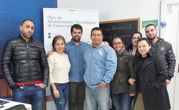 Usuarios del NCC crean una aplicación móvil para realizar trámites administrativos vía Internet