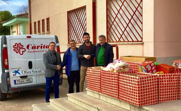 El instituto Zurbarán entregó a Cáritas los juguetes recogidos en una campaña solidaria