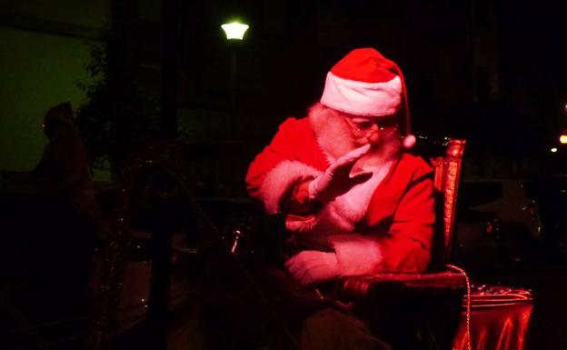Papá Noel acude un año más a su cita con los niños de Navalmoral