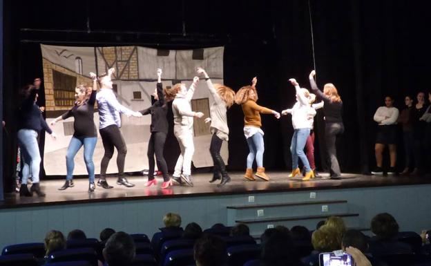 Angelines Sánchez Méndez pide más apoyo para el folklore, «porque no se ve como cultura»