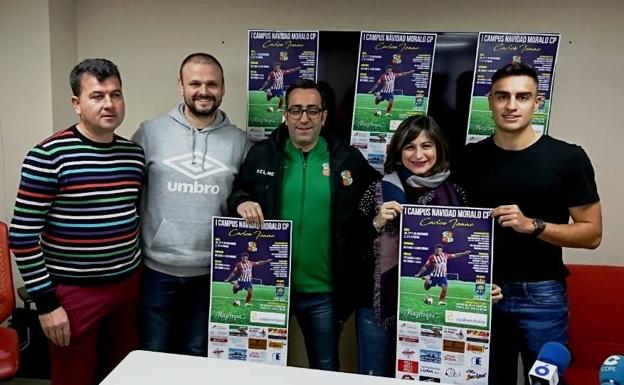 Carlos Isaac, canterano que milita en el Atlético de Madrid, apadrina el I Campus de Navidad del Moralo