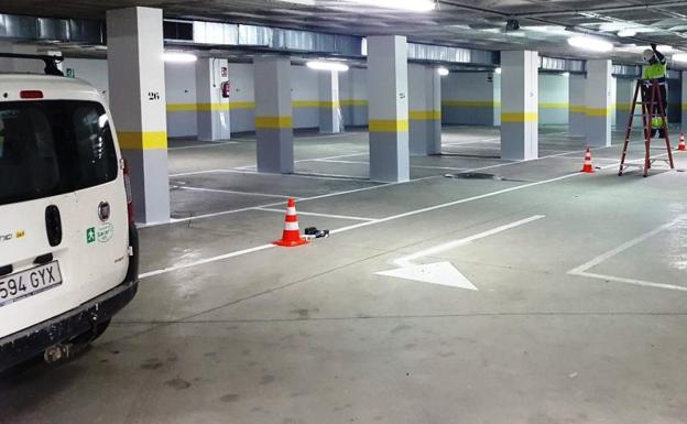 Casi 1.400 vehículos pasan por el parking de la Chimenea en un año, además de 30 permanentes