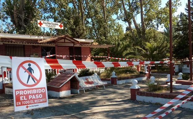 El puesto de socorro de Cruz Roja lleva casi siete meses precintado