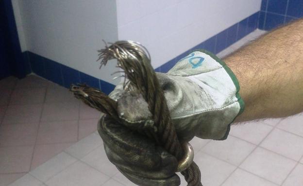 La piscina climatizada cerrará unos días por la rotura de uno de los cables tensores de la estructura