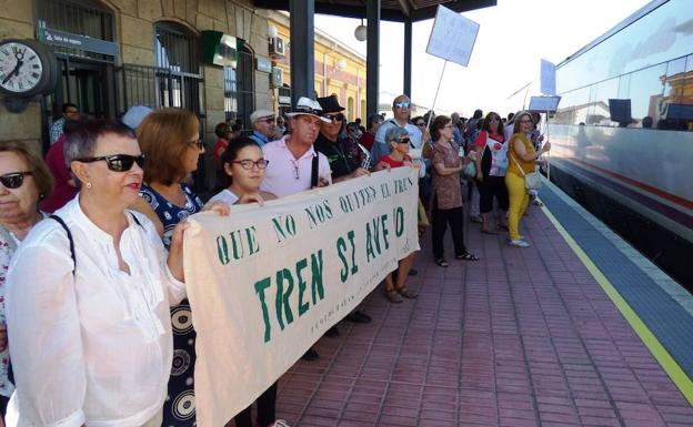Convocan concentraciones semanales contra el muro del AVE