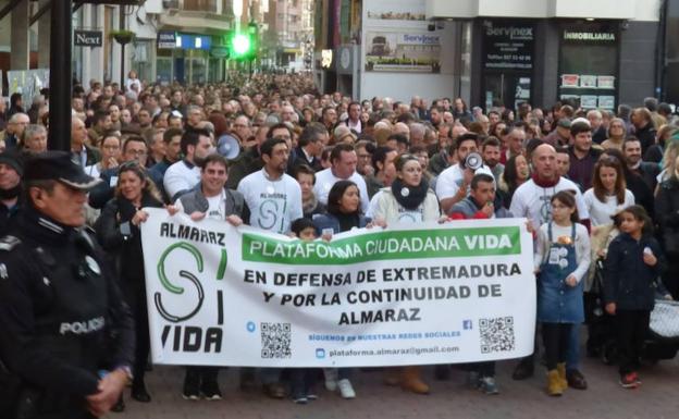 Entre 4.000 y 4.500 personas se manifiestan por la continuidad de la central nuclear de Almaraz