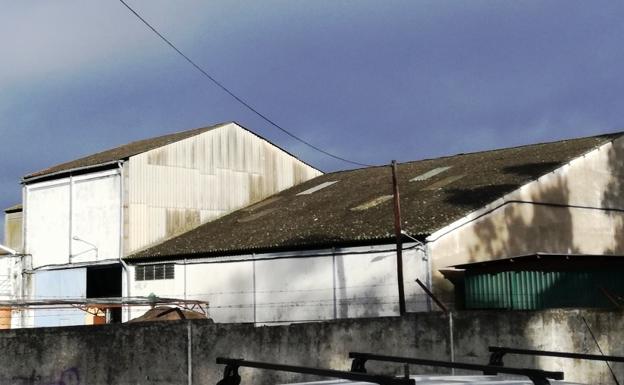 Hasta quince empresas optan a renovar la cubierta de la nave municipal