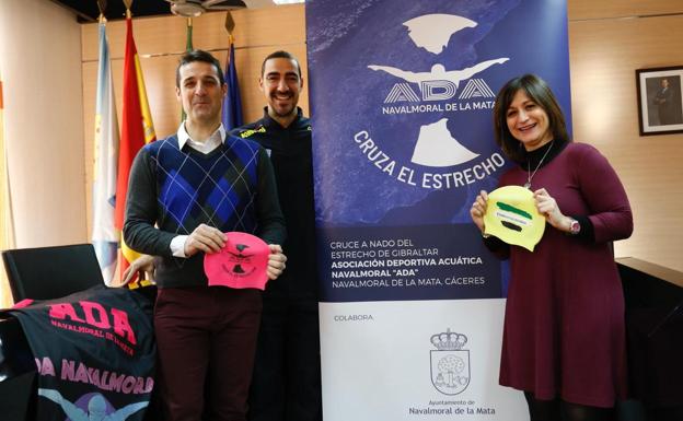 El Ayuntamiento apoya a los nadadores de ADA que cruzarán el estrecho de Gibraltar en agosto