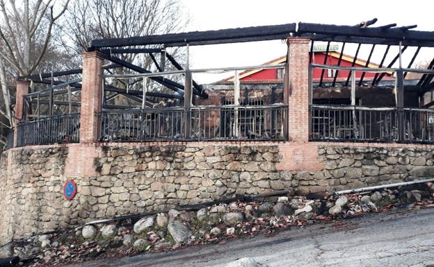 Un incendio destruye buena parte de un restaurante de la garganta de Cuartos