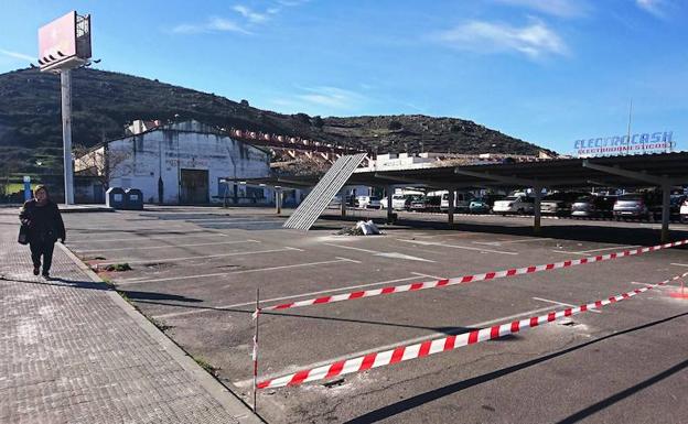 Empiezan los trabajos previos a la construcción del Burguer King en la explanada del Supersol