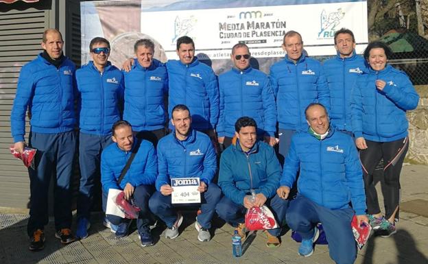 Fondistas Moralos, terceros por equipos en la Media Maratón de Plasencia