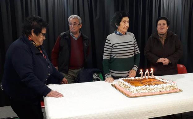 Casas de Belvís celebra los 101 años de Raimunda Serrano, Munda
