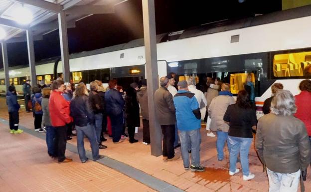 No al Muro presentará en el pleno de la próxima semana las firmas que viene recogiendo