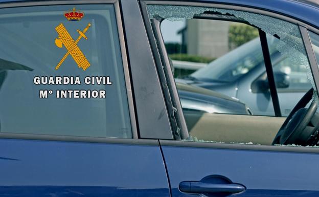 La Guardia Civil detiene a dos jóvenes como supuestos autores de varios robos en el interior de vehículos
