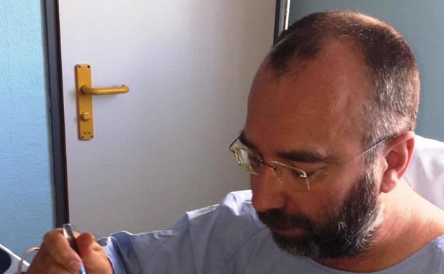 «El hospital tiene hojas de reclamaciones pero no de agradecimientos, y creo que debería tenerlas»