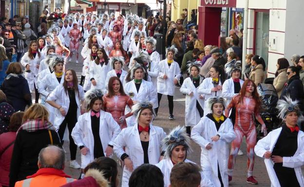 El desfile estudiantil que abrirá el Carnaval incorpora a dos colegios y al Taller Ocupacional