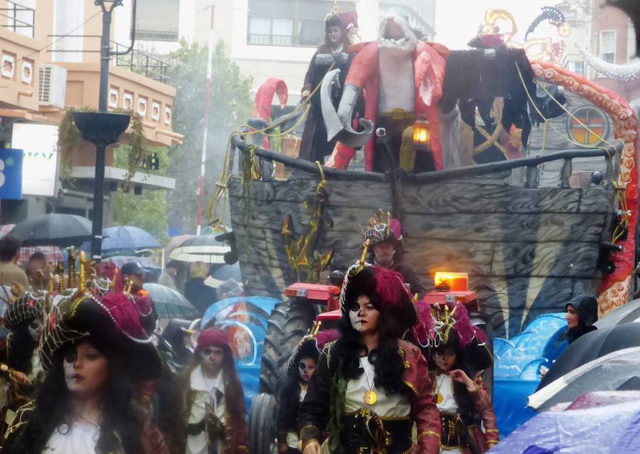 El Enigma de la Máscara, Los Santeros y El Pozón ganan los concursos de carrozas y comparsas