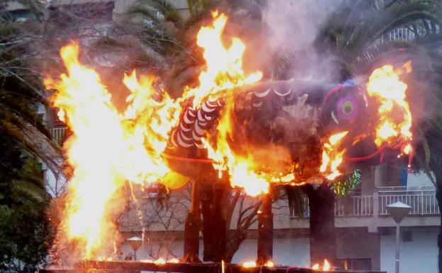 La lluvia que se anuncia condiciona el entierro y la quema de la sardina