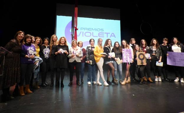 Pilar Fuentes, Fisina Bacas, María Martín y el IES Albalat, Premios Violeta