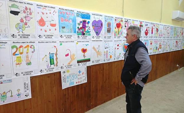 La Hermandad de Donantes de Sangre expone los dibujos finalistas del certamen escolar