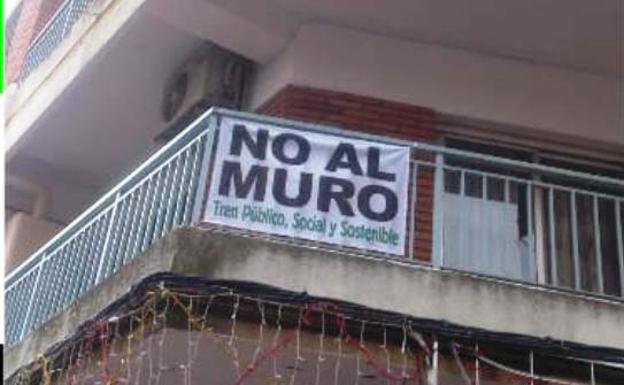 IU pide más transparencia y más implicación municipal sobre el 'muro' del tren de alta velocidad