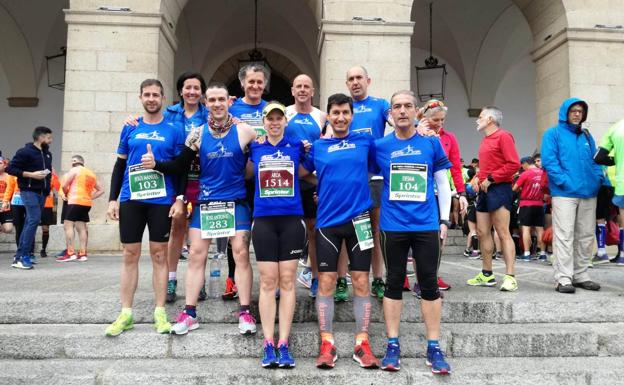 María Sánchez y Aroa González, segundas en el relevo femenino en la Media Maratón de Cáceres