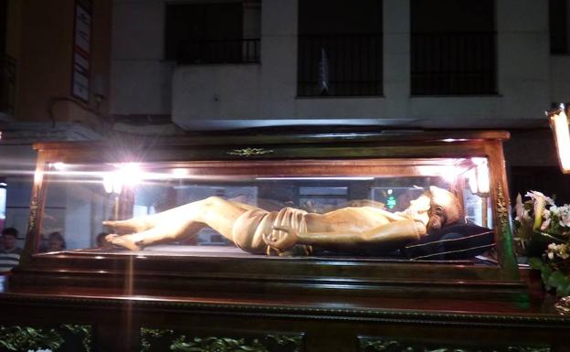 La lluvia obliga a suspender la procesión del Santo Entierro