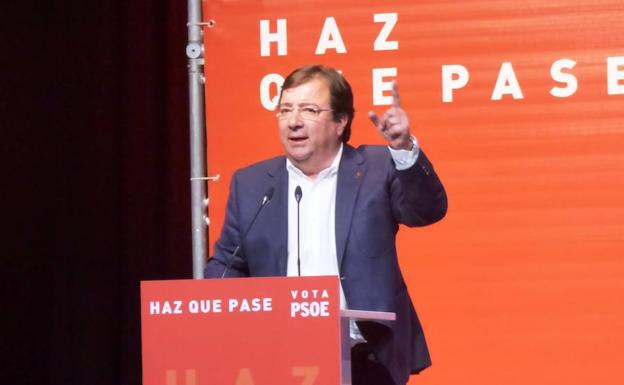 Fernández Vara apuesta por la transformación de la producción agraria de la región, incluido el tabaco