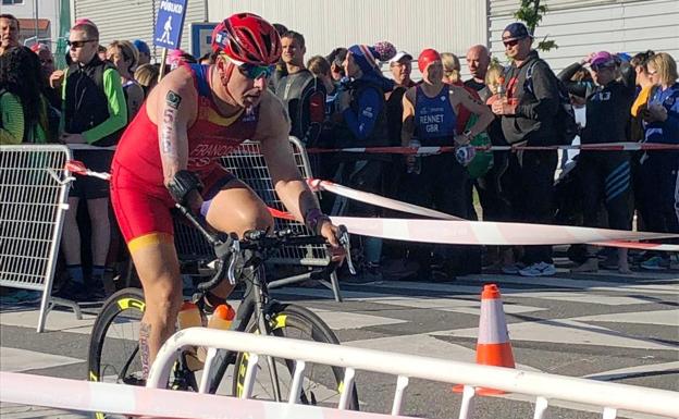 Toni Franco gana la triatlón larga de su categoría en los Mundiales Multideporte de Galicia
