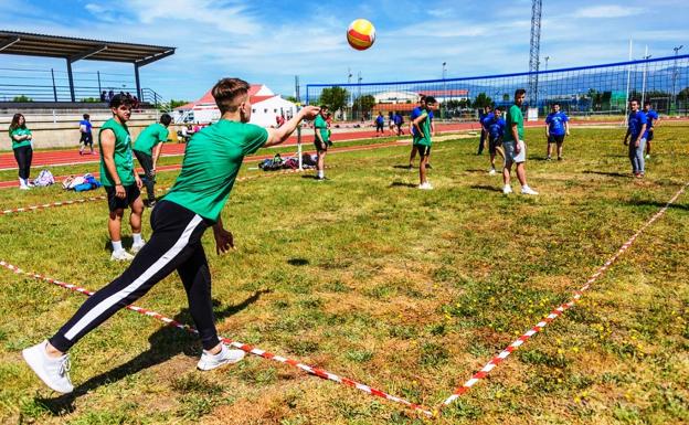 Más de 400 estudiantes de los tres institutos locales participan en las Olimpiadas Juveniles