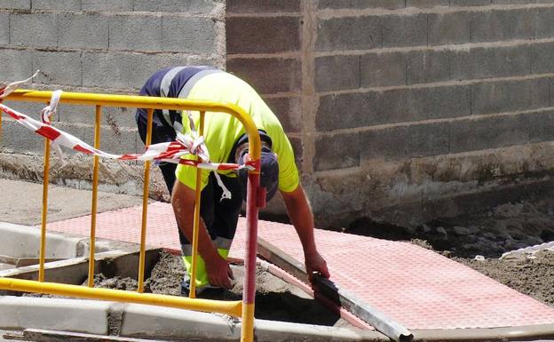 El Ayuntamiento condena la agresión sufrida por el encargado municipal de obras