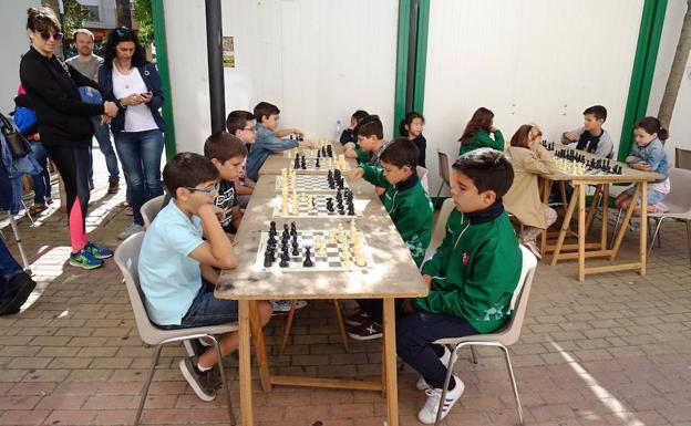Crece la participación en el Torneo de Ajedrez de la Feria del Libro