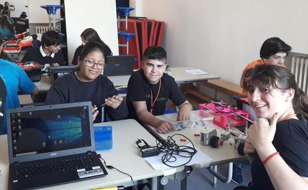 La asociación local ArcaDroidEx consigue tres podios en la World Robot Olympiad