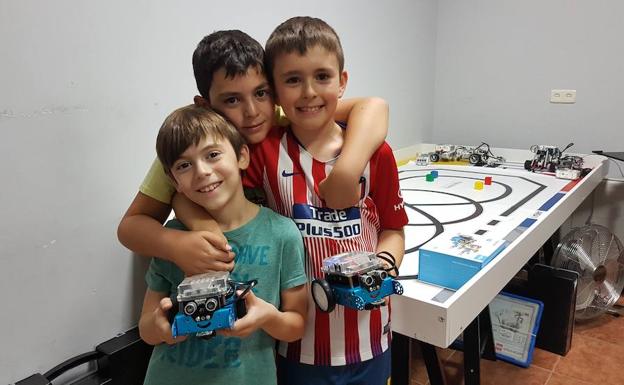 La asociación local ArcaDroidEx participa por primera vez en la Copa Makeblock, en Granada