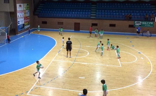 Medio centenar de equipos de categorías inferiores inician las 24 Horas de fútbol-sala