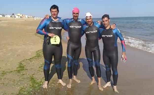 Cuatro nadadores y un desafío