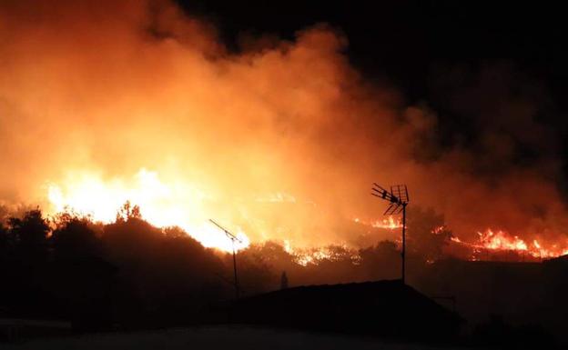 Los cerros sufren el primer incendio del verano